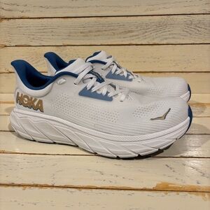 Hoka Arahi 7 White and Blue Athletic Sneakers